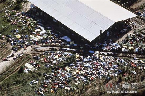 琼斯镇惨案：913名“人民圣殿教”信徒喝氰化物体自杀 