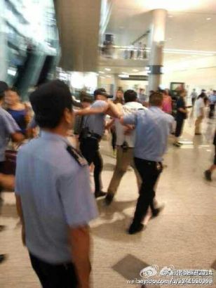网曝EXO经纪人打人