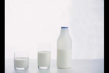 全脂牛奶,脱脂牛奶,低脂牛奶各有什么区别？适合什么样的人群？