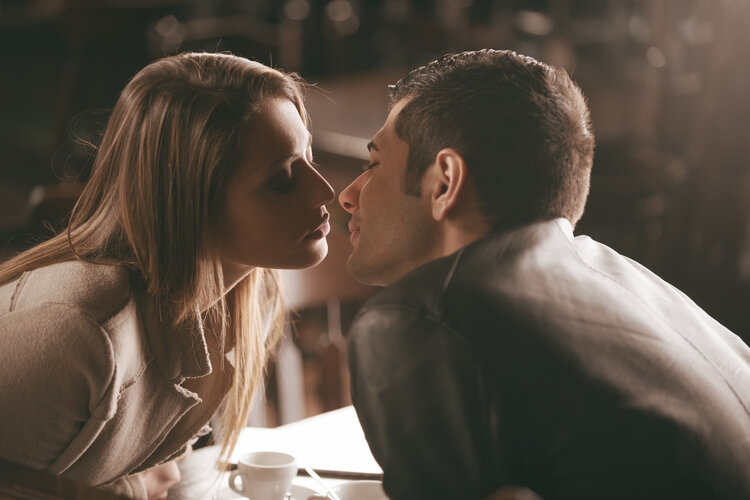 接吻可传播多种疾病，为什么情侣不觉得恶心？原来好处有这么多