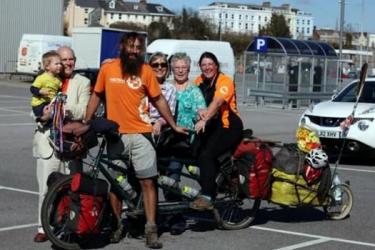 英夫妇环游世界度蜜月两年骑行了3.2万公里